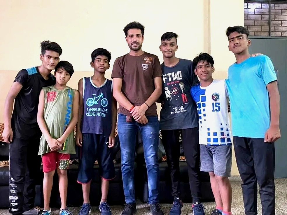 Head Coach ISHWAR BHATI with basketball students of Don Bosco Ashalayam. The enthusiastic students eager to learn and high potential in each of them.