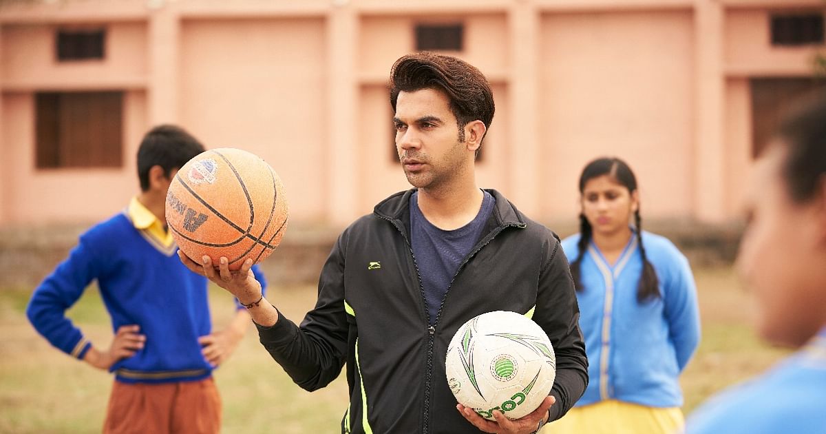 Chhalaang Movie: Rajkumar Rao a.k.a. Coach Montu teaching Basketball and Sports to Underdogs