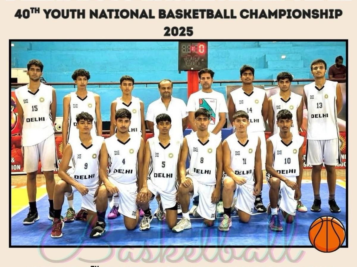 Coach Ishwar Bhati with the Delhi Boys Basketball Team at the Youth National Championship