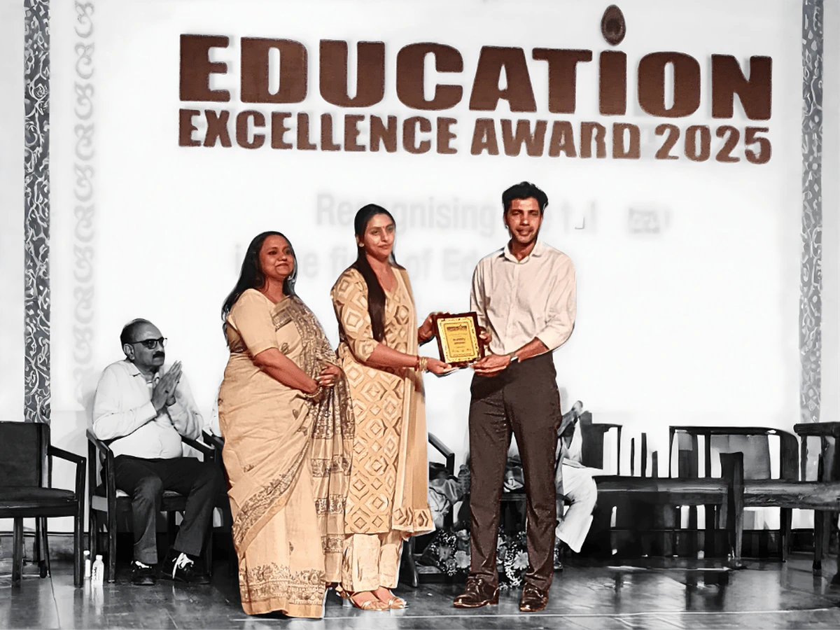 IB Sports Academy receiving the Education Excellence Award for Outsanding Sports Academy 2025 in Dwarka New Delhi