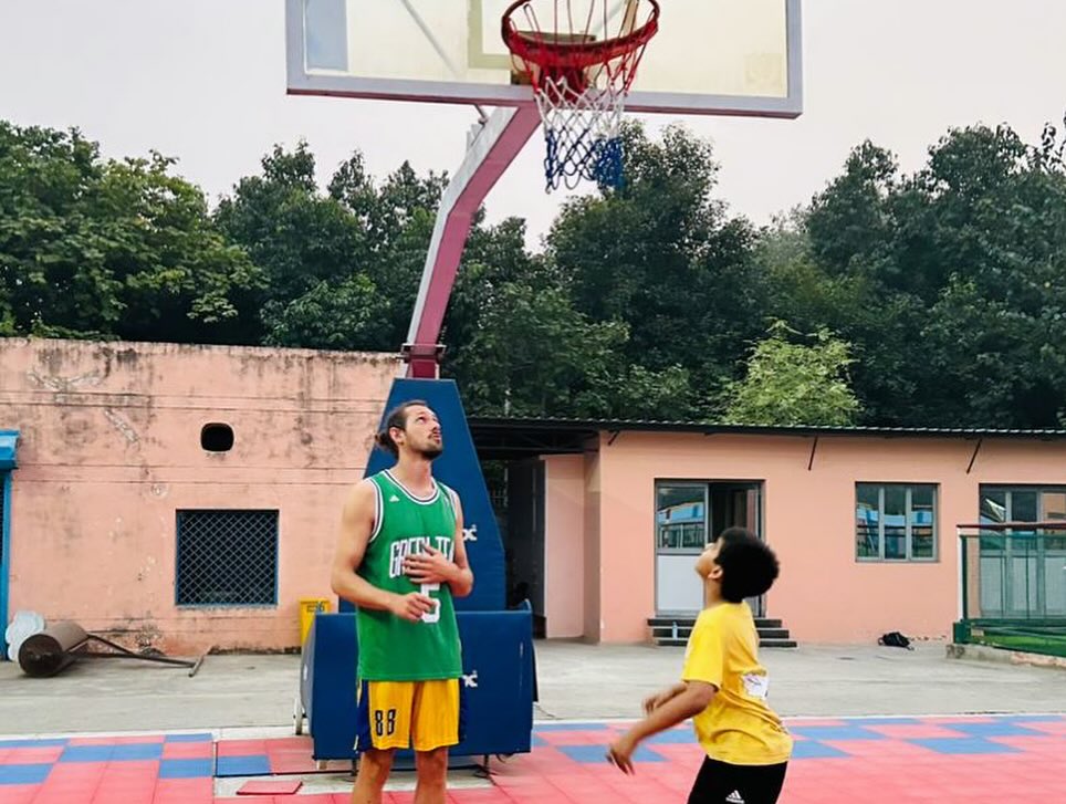 Coach Benjamin Bari Demonstrating Professional Ball-Handling Techniques