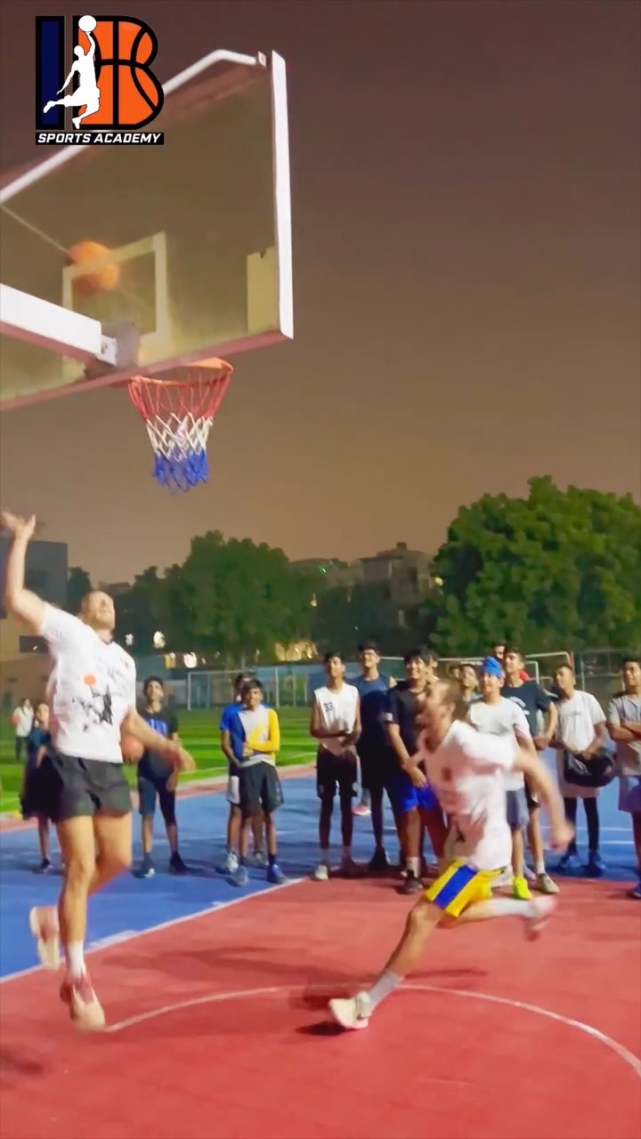 Slam Dunk Sequence: Reaching the Peak of the Jump (Step 3)