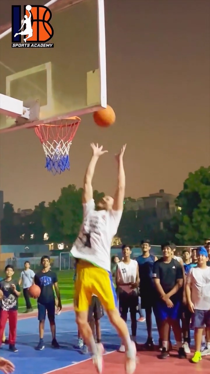 Slam Dunk Sequence: Final Extension Towards the Rim (Step 4)